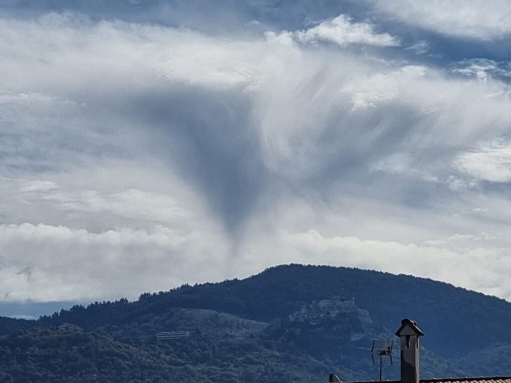 fallstreak hole saracinesco