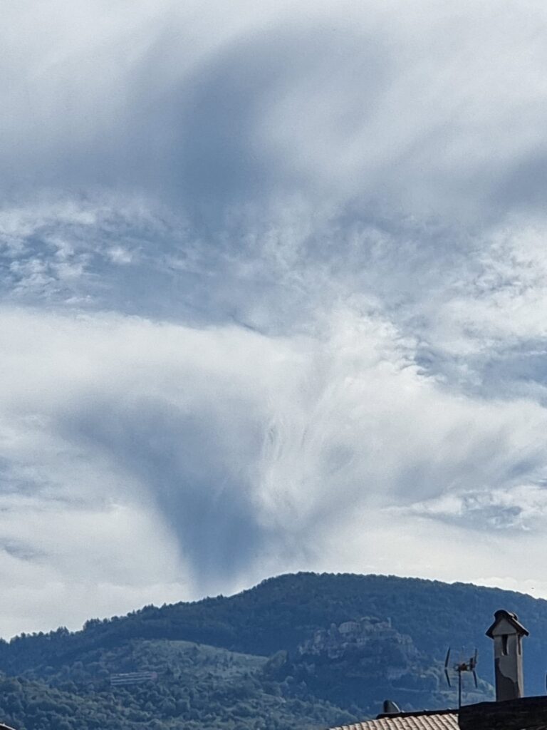 fallstreak hole saracinesco