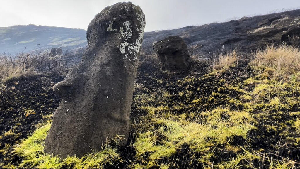 incendio isola pasqua moai