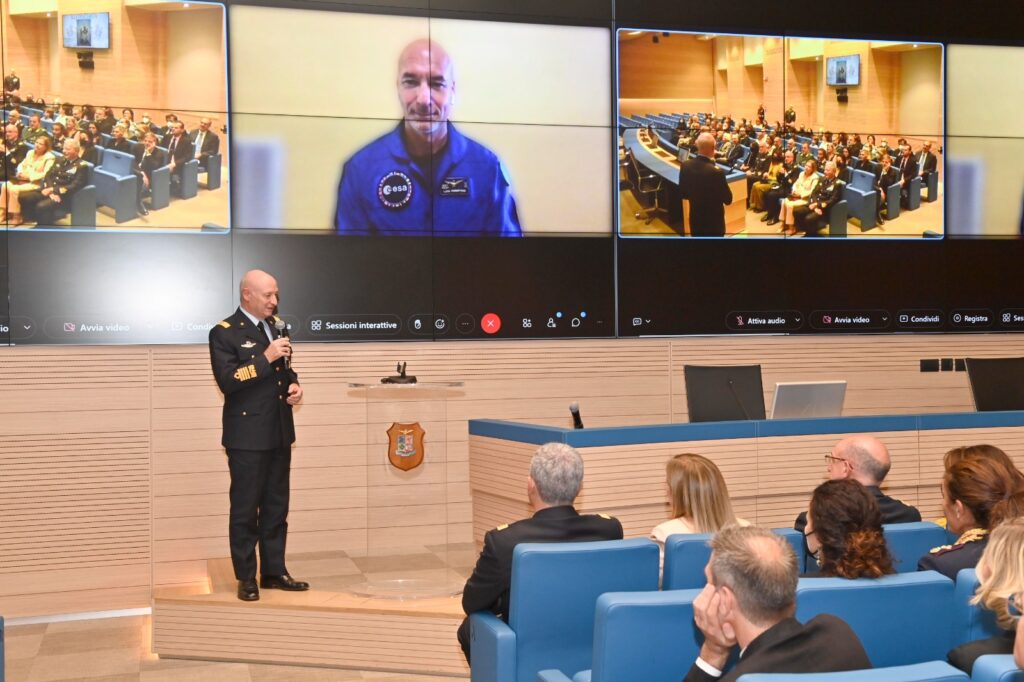 mostra Ali di carta aeronautica militare