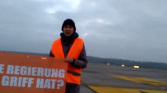 attivisti clima aeroporto di berlino