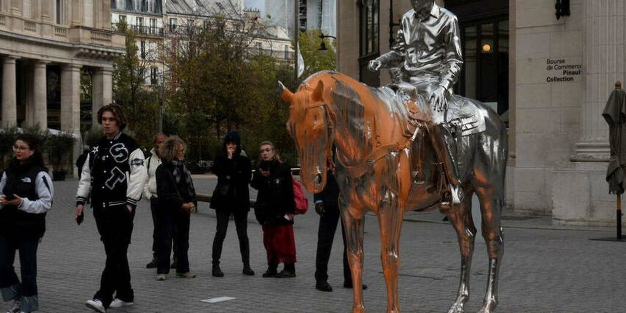 atto vandalico statua parigi
