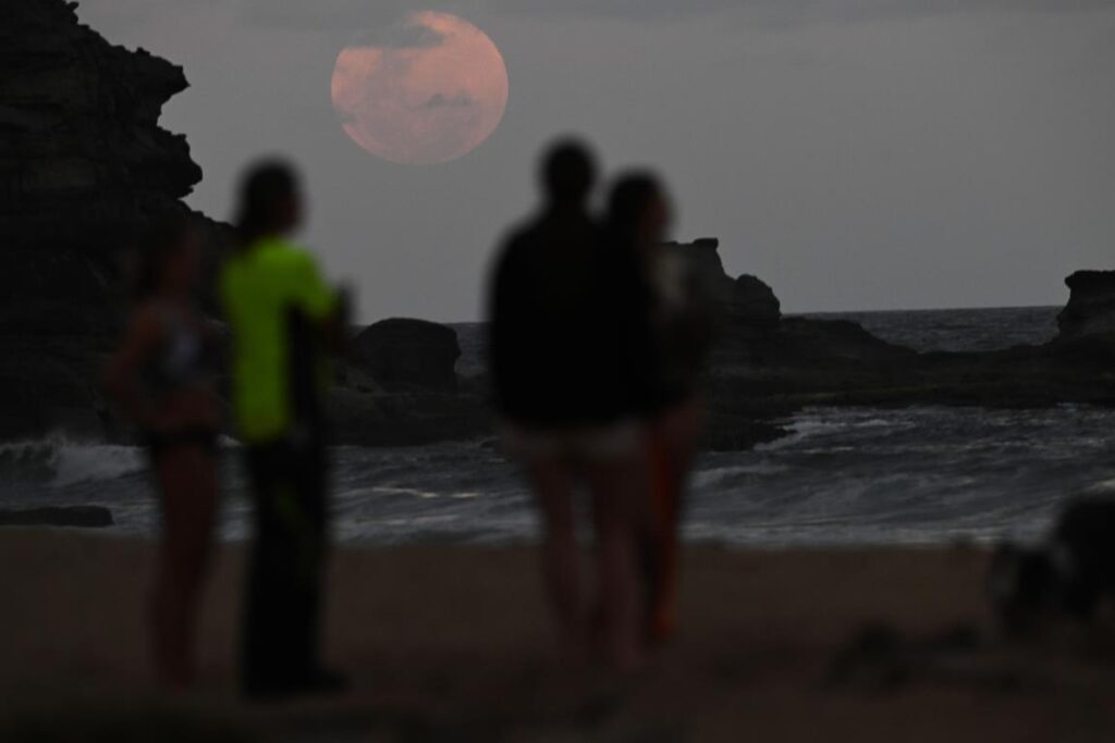 eclissi luna oggi australia