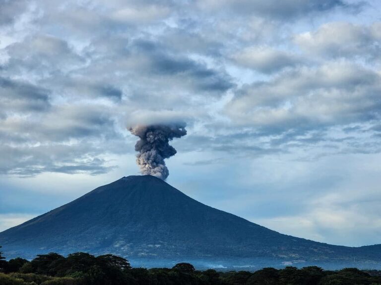 eruzione vulcano Chaparrastique el salvador