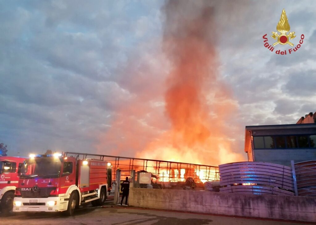 incendio villastellone torino (1)