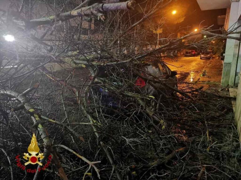 Maltempo Sicilia Devastata Dal Ciclone Blackout A Siracusa Ragusa 