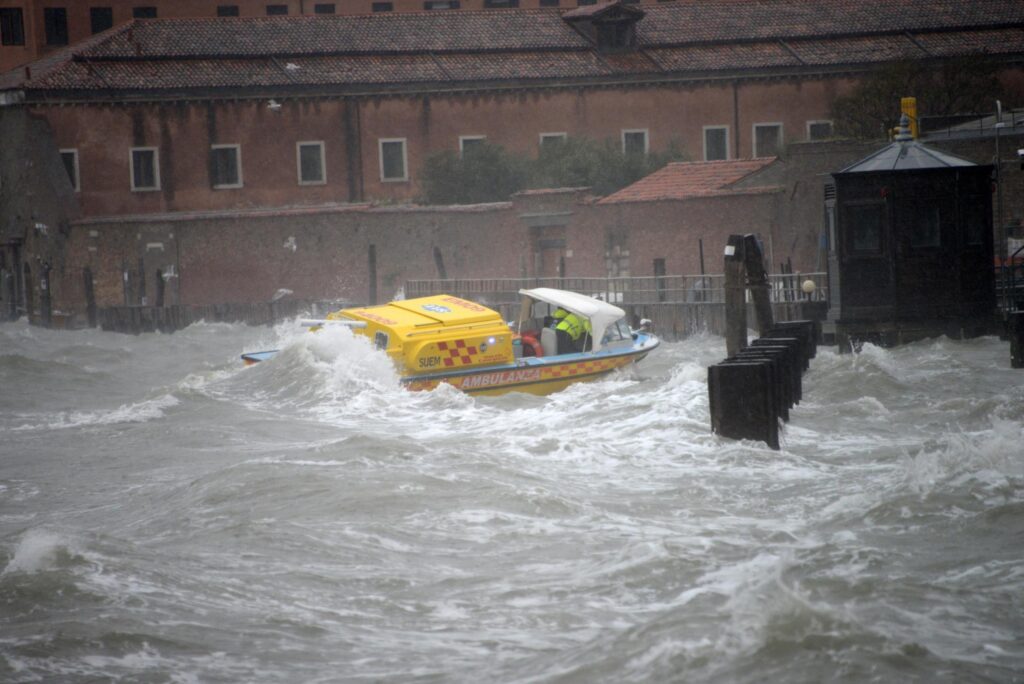 mose venezia acqua alta 22 novembre 2022