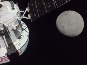 sorvolo Orion luna