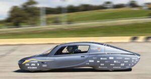 Auto elettrica energia solare record velocità sunswift