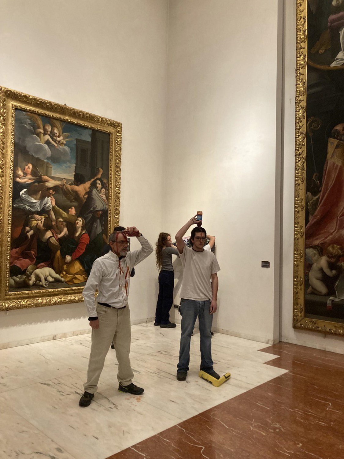 blitz ambientalisti pinacoteca bologna