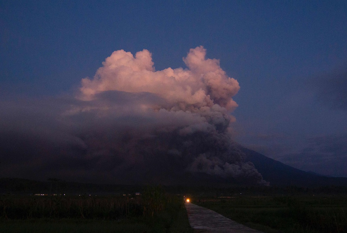 eruzione semeru indonesia