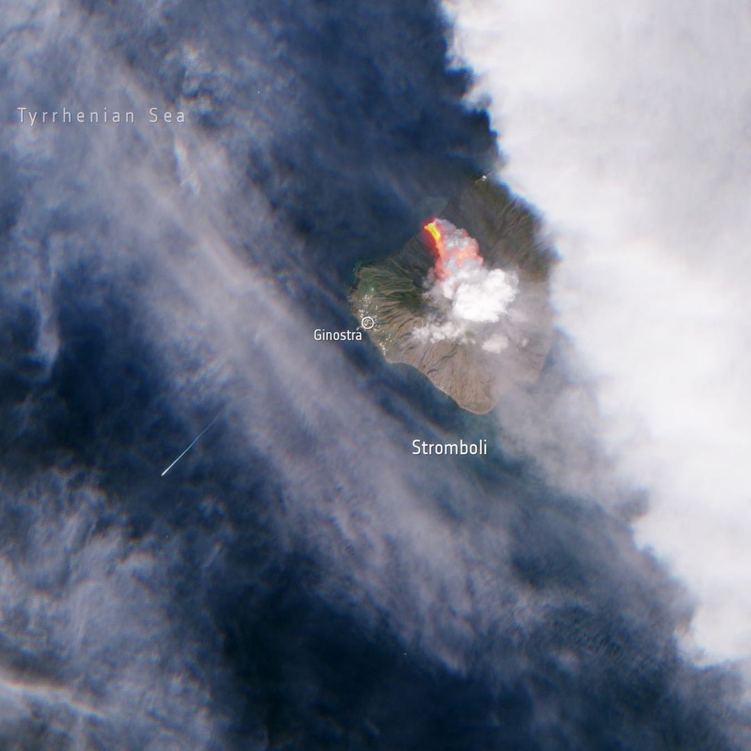 eruzione stromboli dallo spazio