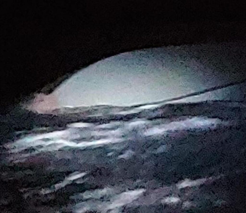 Barca sugli scogli a La Maddalena