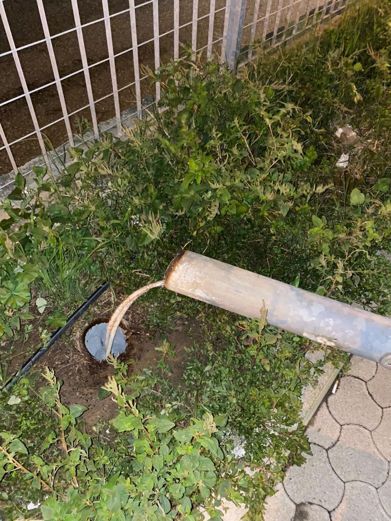 maltempo reggio calabria vento abbatte lampione