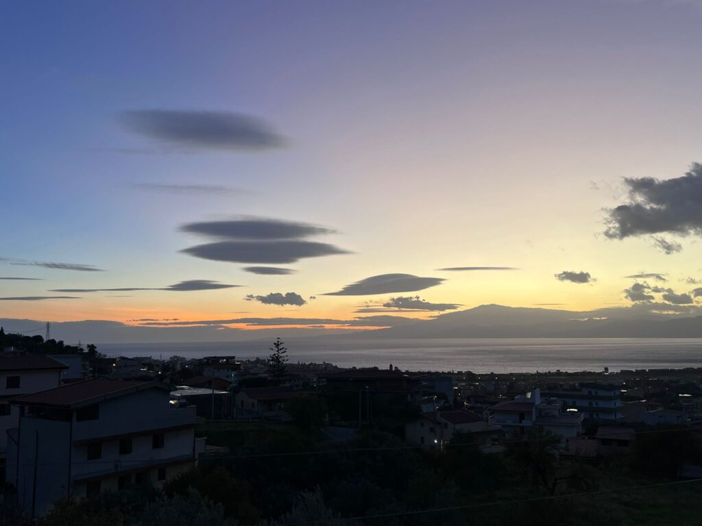 nuvole lenticolari stretto di messina