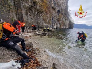 sommozzatori vigili del fuoco lago di como