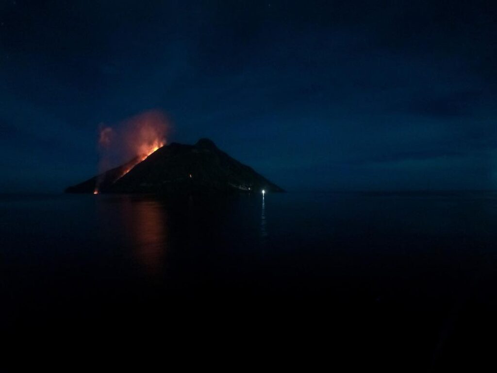 stromboli eruzione 6 dicembre 2022