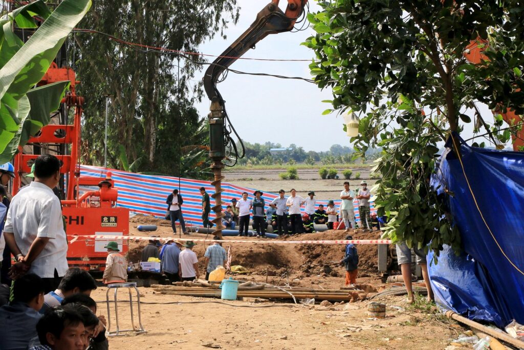 bimbo caduto pozzo vietnam