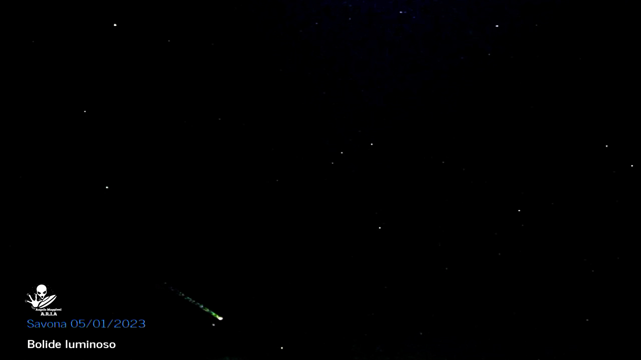 Bolide luminoso nel Nord Italia: “tranquilli, nessuna invasione aliena” | VIDEO
