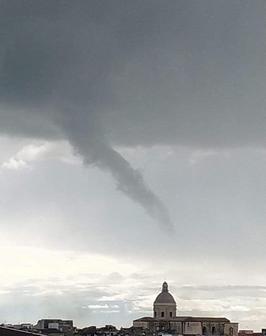 funnel cloud sicilia oggi