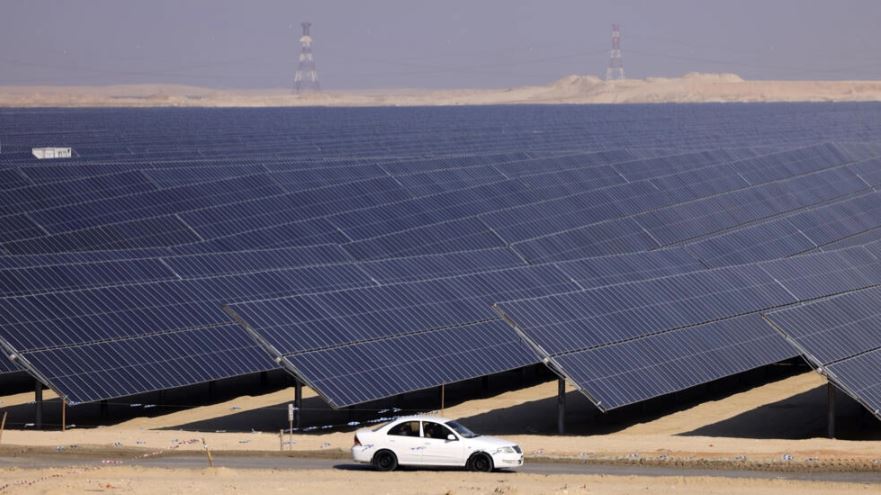impianto solare al dhafra emirati arabi