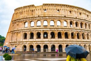 maltempo pioggia roma colosseo