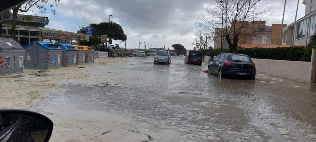 mareggiata lido adriano emilia romagna 2