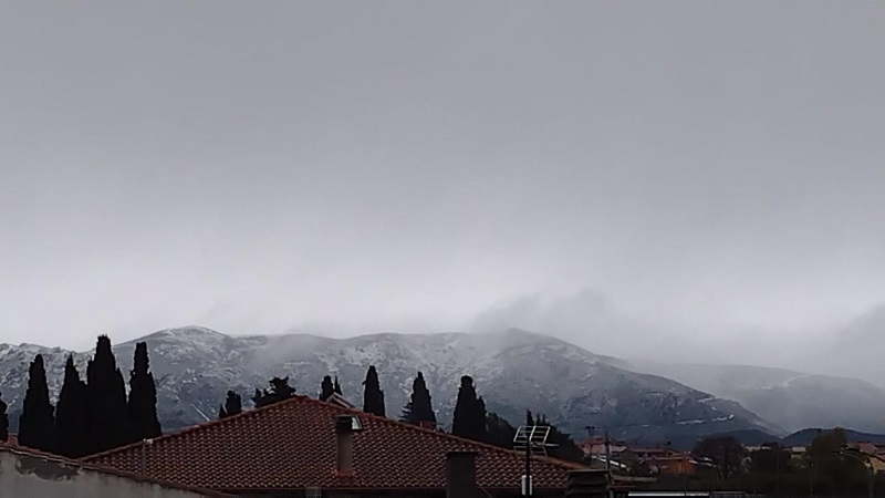 Neve sulle colline attorno a Cagliari