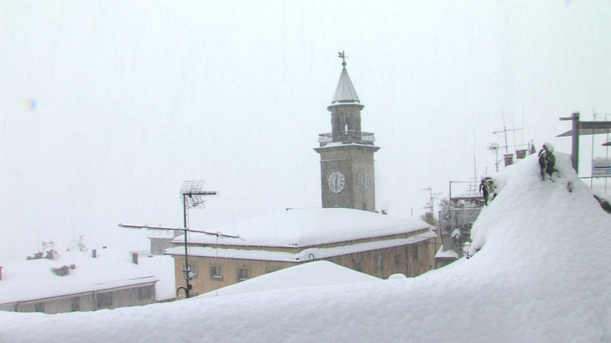 Città di San Marino oggi: oltre 50cm di neve al suolo a 750 metri di altitudine