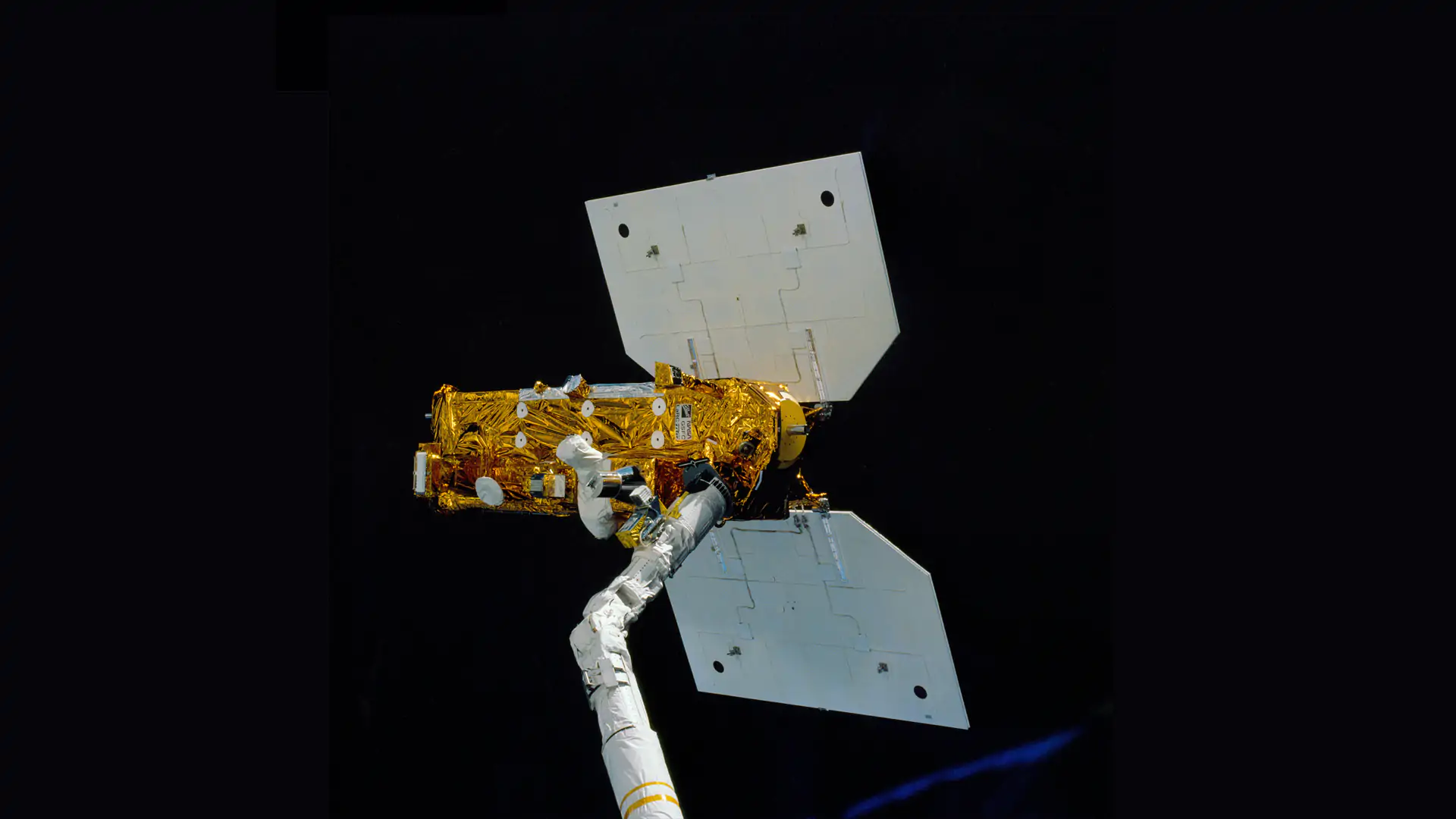 Notizie "Astronomiche"... Rientro-satellite-nasa-terra.jpg