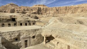 scoperta mummie egitto luxor