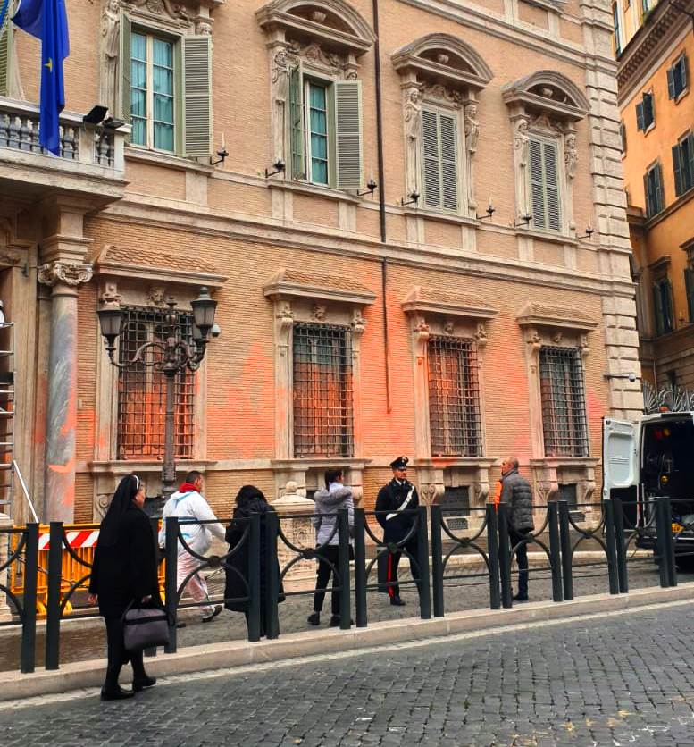 senato imbrattato attivisti 2 gennaio 2023