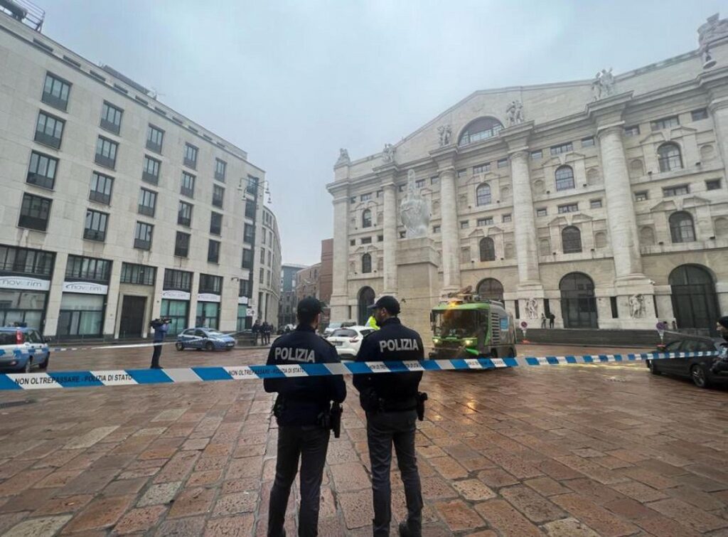 ultima generazione milano dito piazza affari