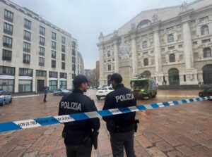 ultima generazione milano dito piazza affari