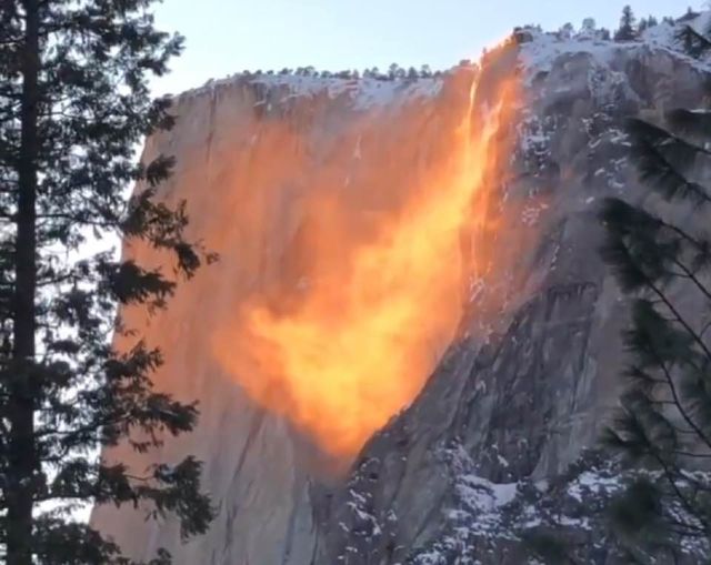 cascata di fuoco yosemite
