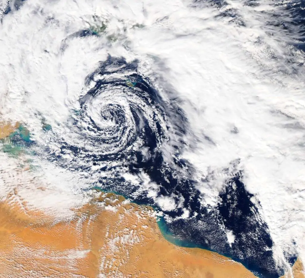 ciclone di malta visto dai satelliti nasa