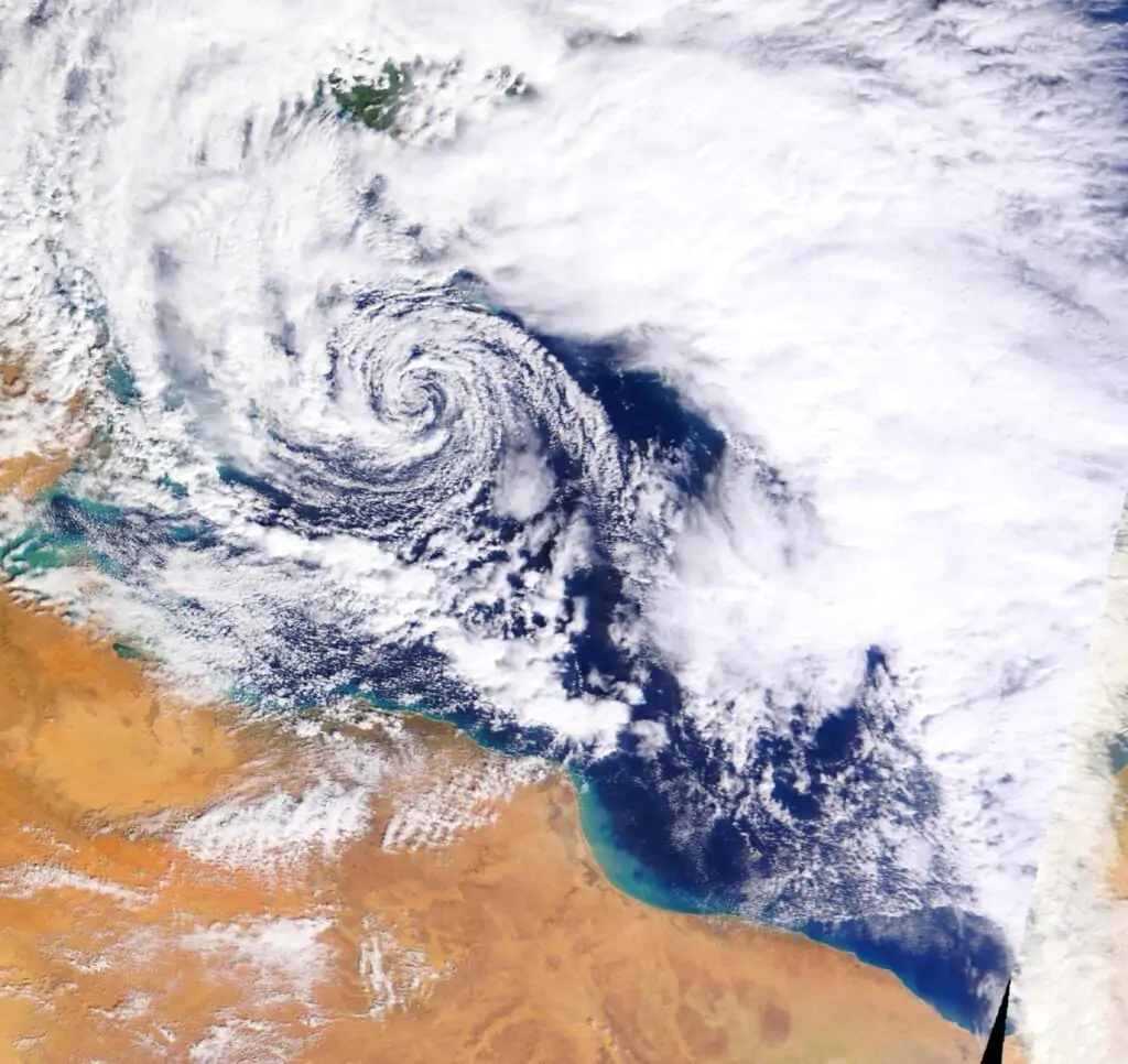 ciclone di malta visto dai satelliti nasa