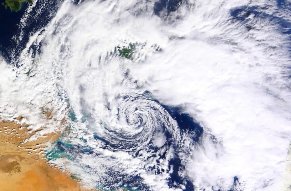 ciclone di malta visto dai satelliti nasa