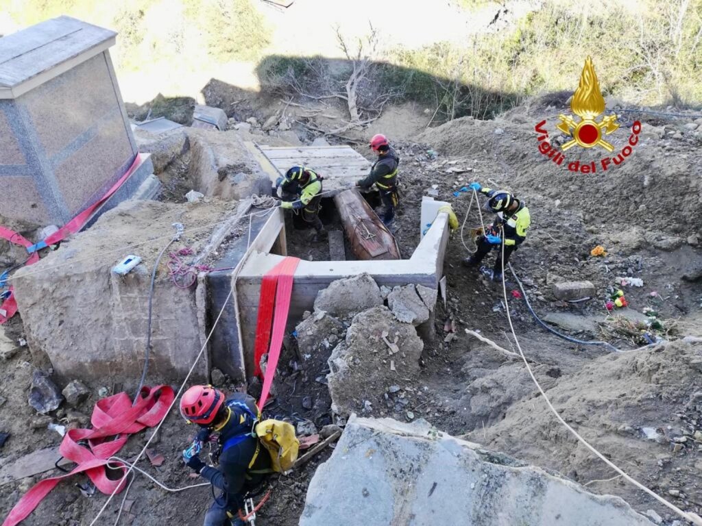 frana cimitero mineo