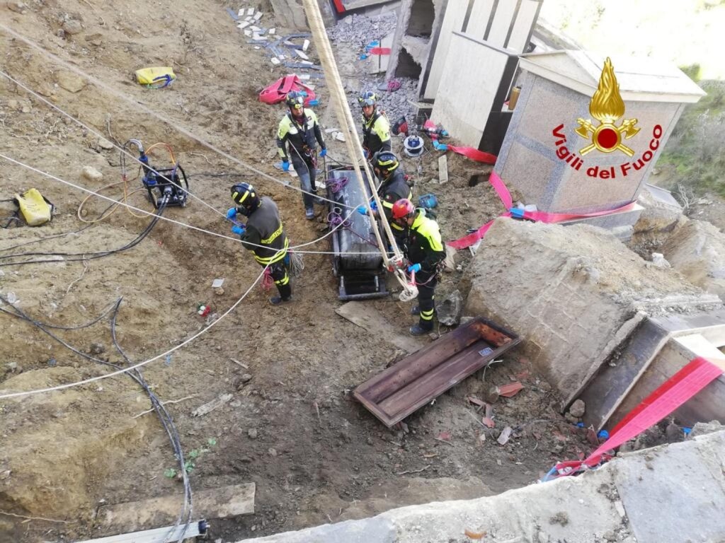 frana cimitero mineo