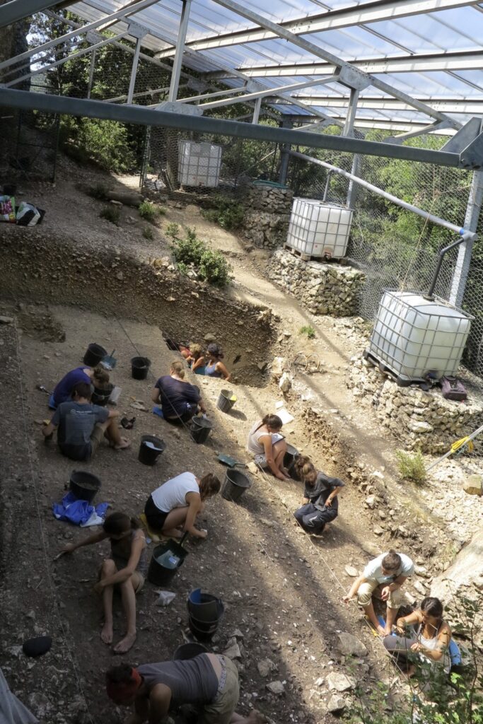 grotte Mandrin - resti archeologici Uomo di Neanderthal