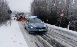 polizia neve ghiaccio spazzaneve