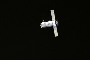 undocking navicella russa progress