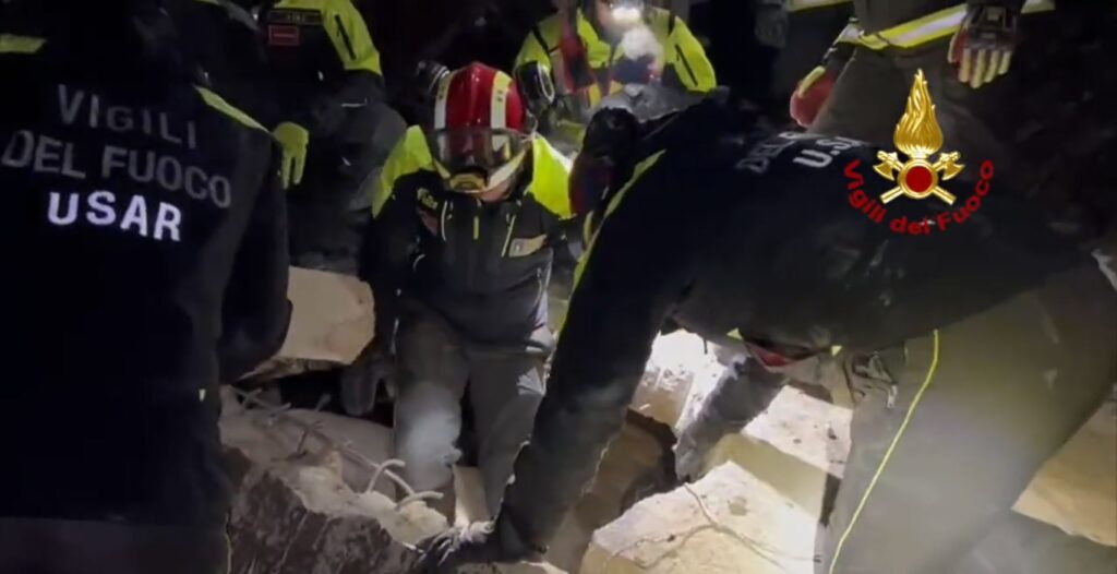 vigili del fuoco terremoto turchia