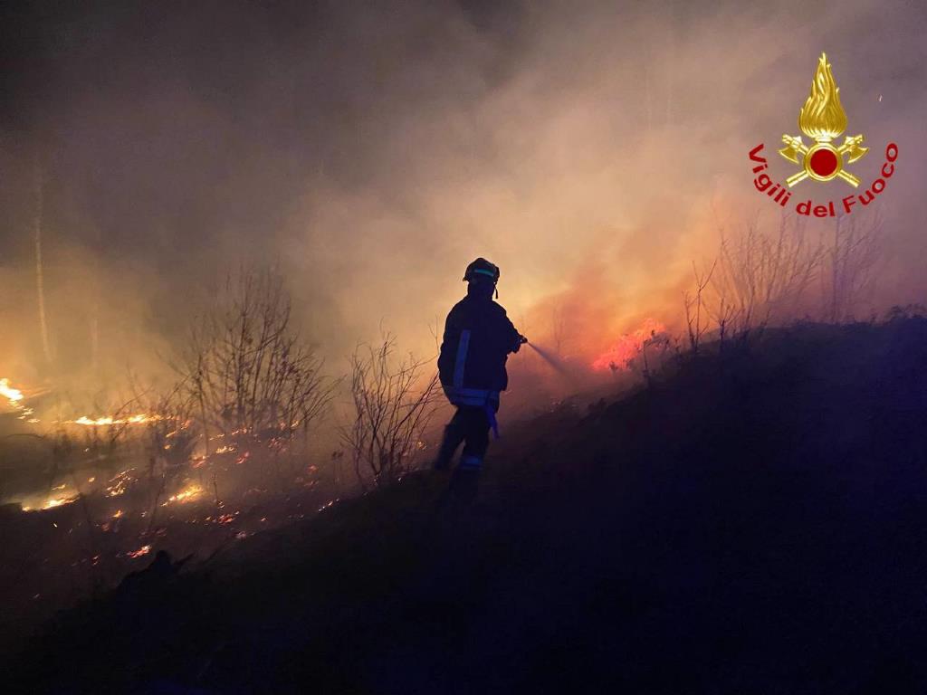 Montenegrino Valtravaglia incendio varese
