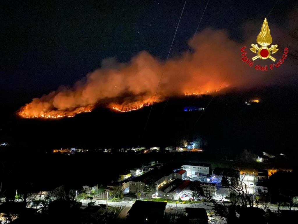 Montenegrino Valtravaglia incendio varese