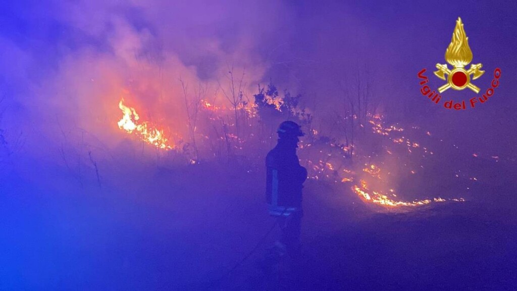 Montenegrino Valtravaglia incendio varese