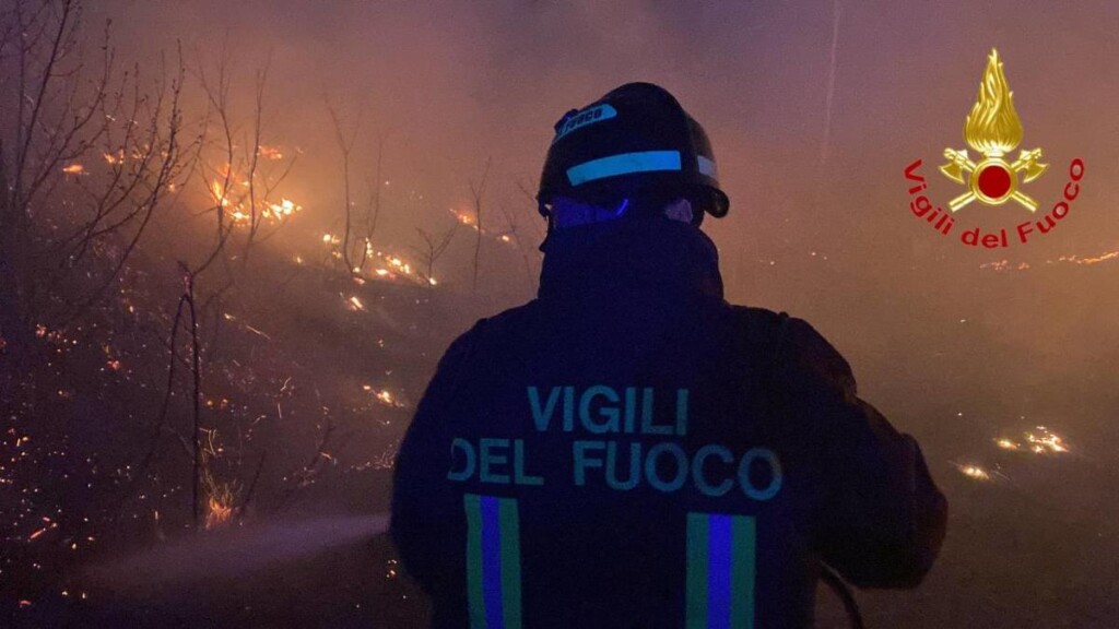 Montenegrino Valtravaglia incendio varese