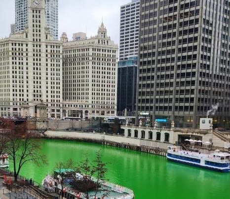 fiume Chicago si dipinge di verde per la festa di San Patrizio