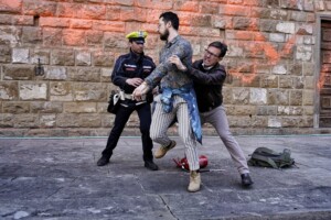 imbrattato palazzo vecchio firenze